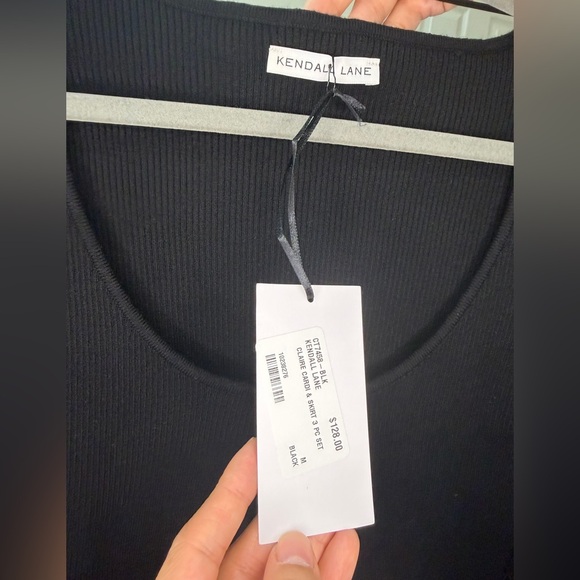 Kendall Lane Black Cardigan - Picture 3 of 3